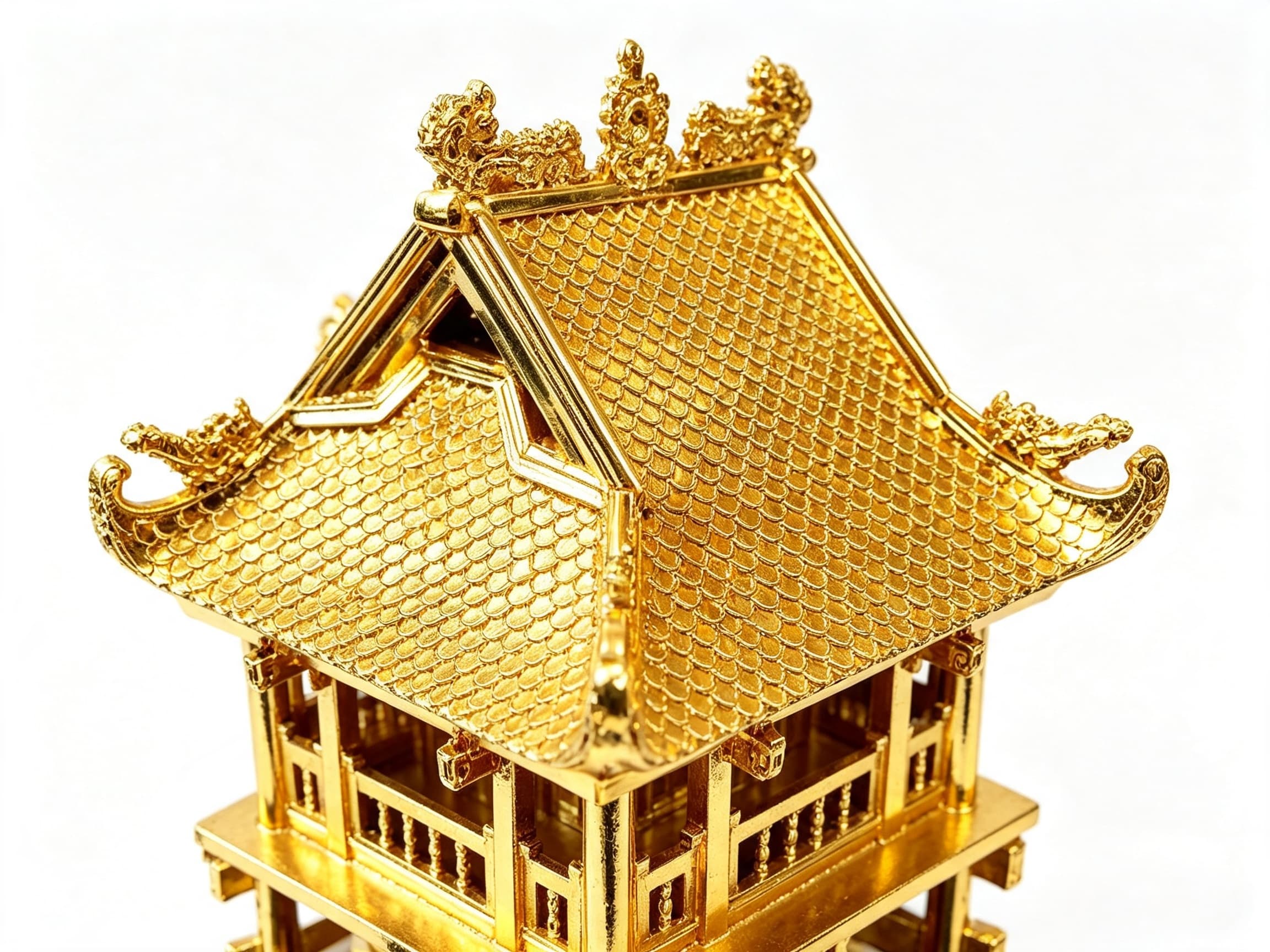 Chi tiết mái chùa Chùa Một Cột — hoa văn tinh xảo, mạ vàng 24K sáng rực rỡ