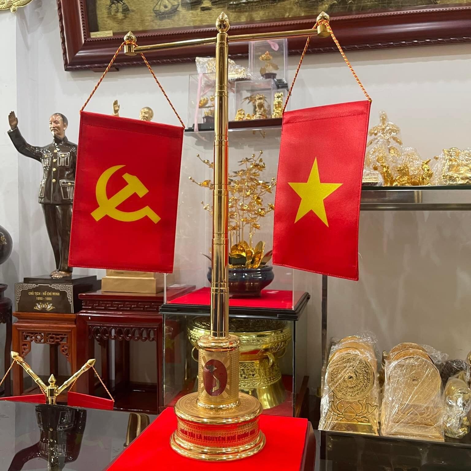 Cột cờ bằng đồng