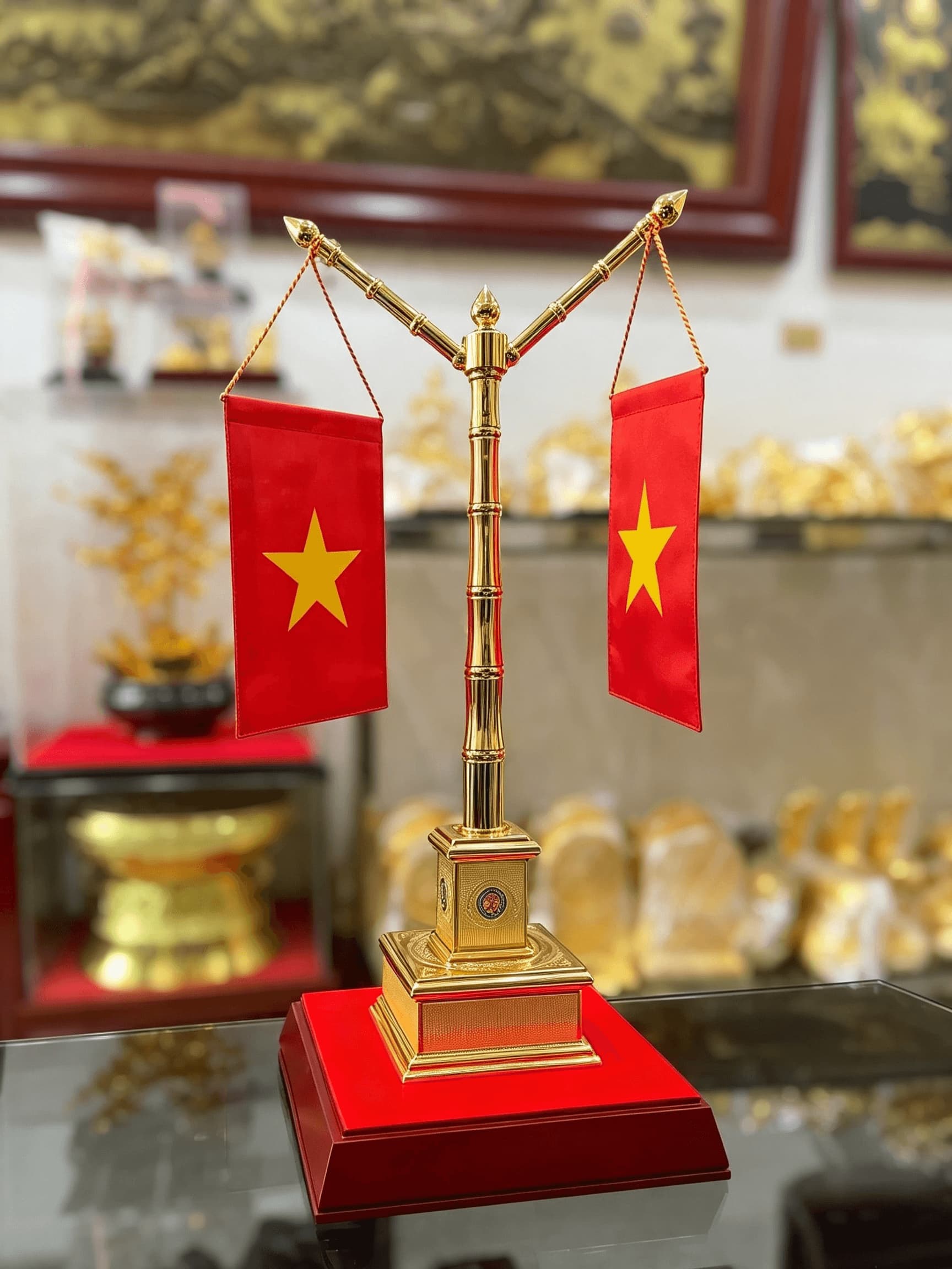 Cột cờ bằng đồng hai lá cờ để bàn