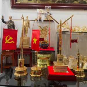 Cột cờ bằng đồng
