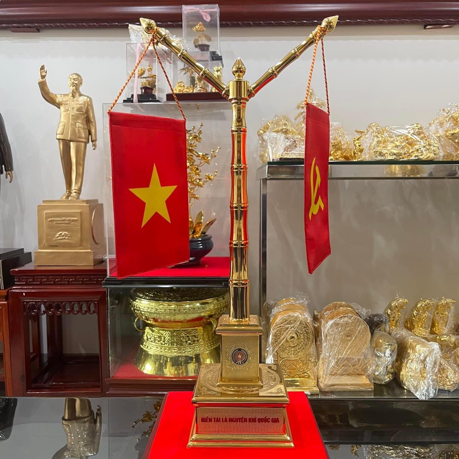 Cột cờ bằng đồng