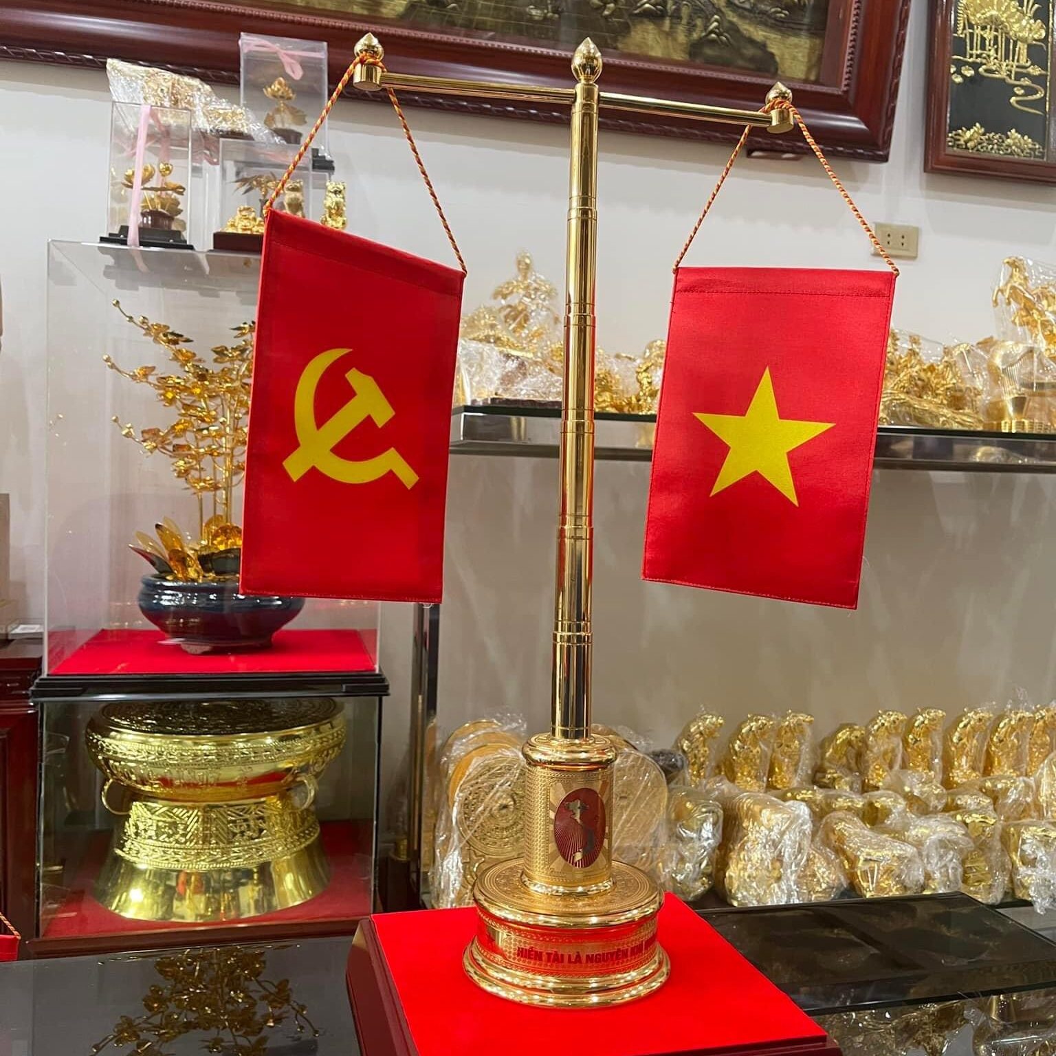Cột cờ bằng đồng
