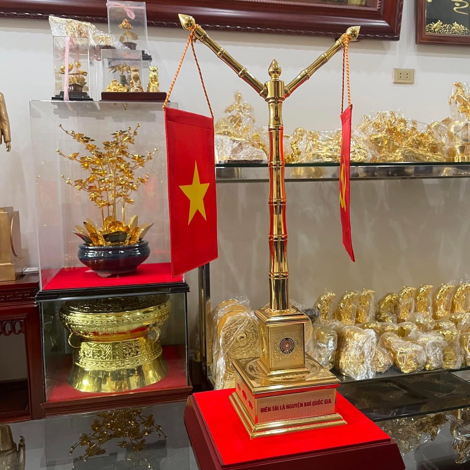 Cột cờ bằng đồng