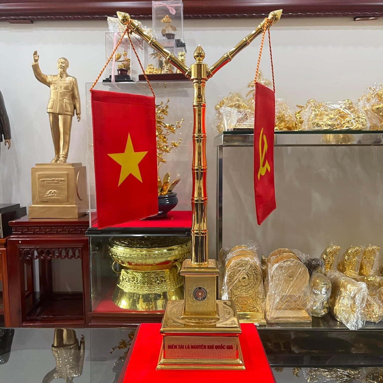 Cột cờ bằng đồng