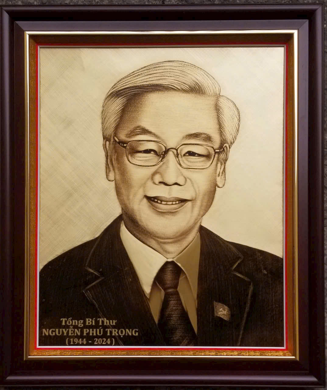 Khung Ảnh Thờ Truyền Thần Trên Chất Liệu Đồng — Khổ trung bình đặt trên tường, trang nhã và bền đẹp