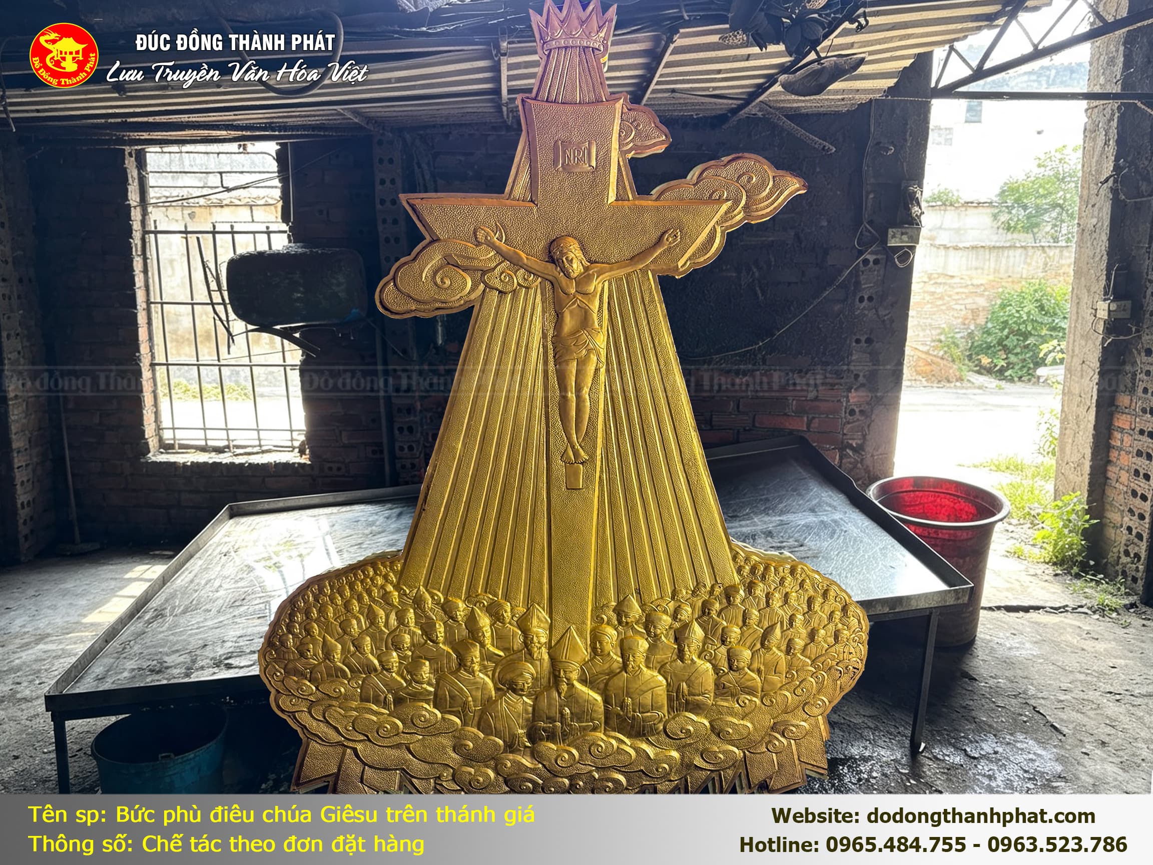 Phù Điêu Đồng Chúa Giêsu Trên Thánh Giá — Tác phẩm hoàn thiện màu vàng đồng tại xưởng Thành Phát