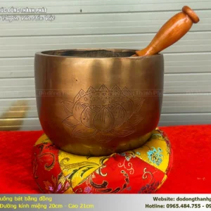 Chuông Bát Bằng Đồng đỏ nguyên chất, đúc thủ công Lộng Thượng. Âm thanh trong vang, thanh tịnh không gian, xua đuổi tà khí. Đặt chùa miếu, nhà thờ họ, ban thờ gia đình