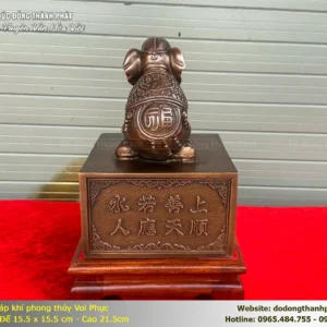 Pháp khí phong thủy Voi Phục bằng đồng đỏ nguyên chất. Biểu tượng vững chãi, bảo vệ gia đình, trấn trạch giữ tài lộc. Đúc thủ công Lộng Thượng, đặt đúng vị trí mang lại bình yên thịnh vượng