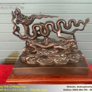 Tượng Rồng Thời Lý bằng đồng đỏ nguyên chất. Biểu tượng quyền lực, thịnh vượng, bảo vệ gia đình, đón tài lộc. Đúc thủ công Lộng Thượng, đặt đúng vị trí mang lại thành công, bình yên.