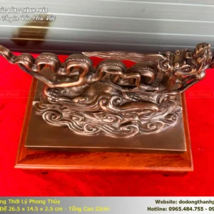Tượng Rồng Thời Lý bằng đồng đỏ nguyên chất. Biểu tượng quyền lực, thịnh vượng, bảo vệ gia đình, đón tài lộc. Đúc thủ công Lộng Thượng, đặt đúng vị trí mang lại thành công, bình yên.